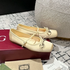 Gucci Flat Shoes